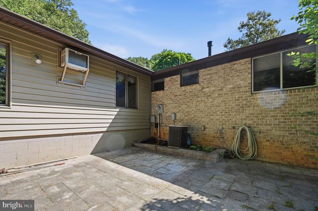 10027 W CONSTABLE CT, Fairfax, VA 22032