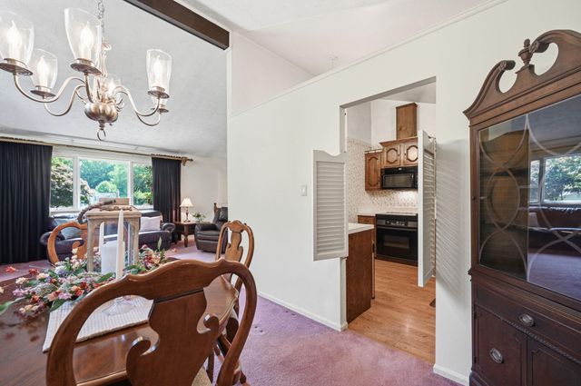 10027 W CONSTABLE CT, Fairfax, VA 22032