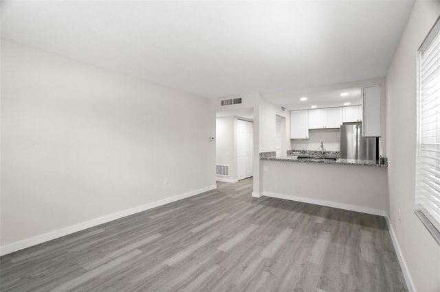 11655 3RD STREET E 1, Treasure Island, FL 33706