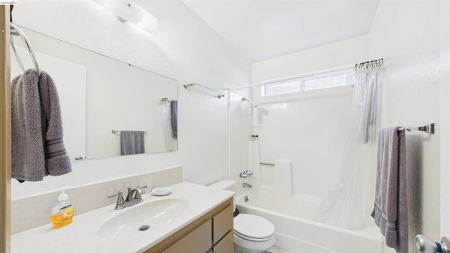 17060 Oaktree Ln, Sonora, CA 95370