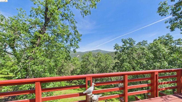 17060 Oaktree Ln, Sonora, CA 95370
