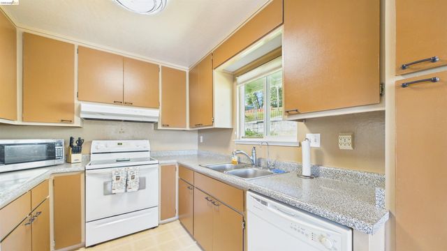 17060 Oaktree Ln, Sonora, CA 95370