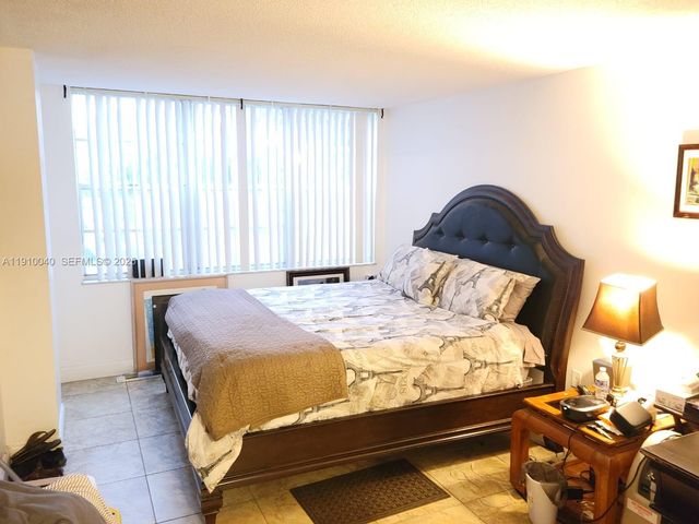 1400 Saint Charles Place 215, Pembroke Pines, FL 33026