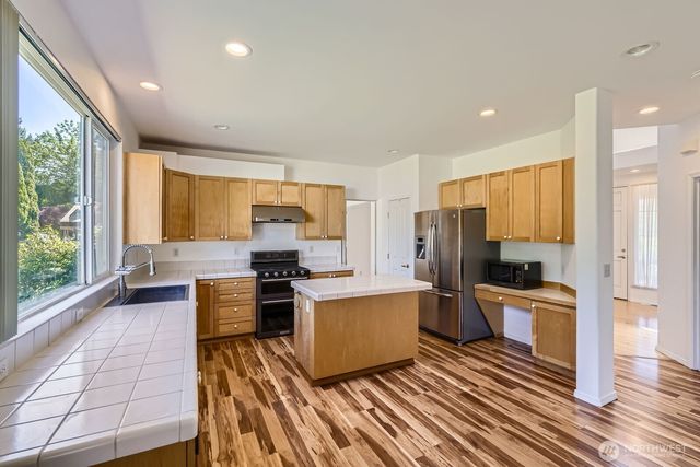 24036 SE 10th Court, Sammamish, WA 98075