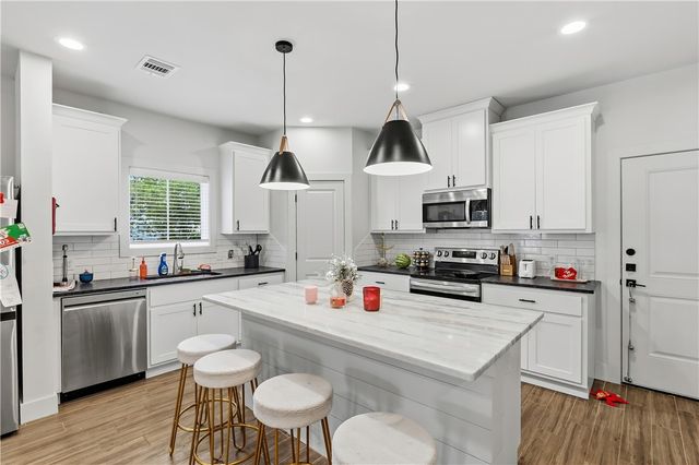 606 Banks Street, College Station, TX 77840