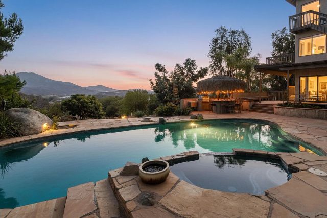 1574 Shadow Knolls Dr, El Cajon, CA 92020