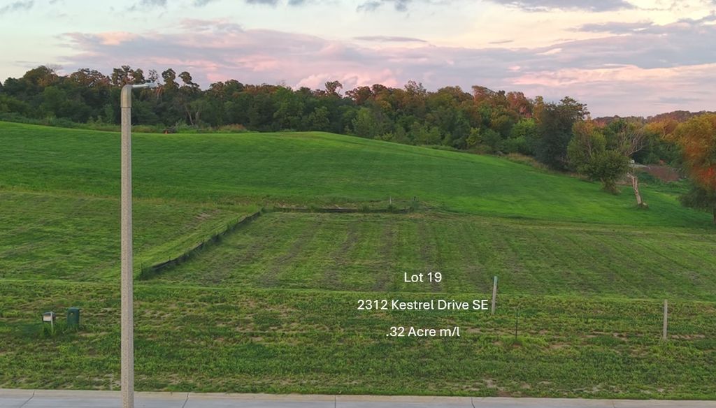 2312 Kestrel Drive SE, Cedar Rapids, IA 52403