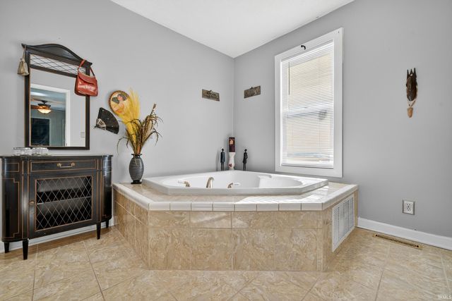 7642 W 220 SOUTH, Russiaville, IN 46979