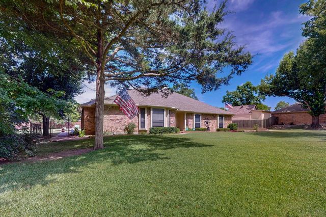 105 Crest Brook Drive, Red Oak, TX 75154