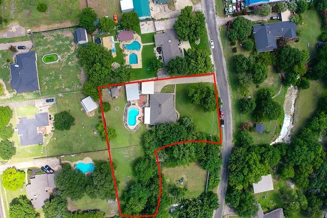 105 Crest Brook Drive, Red Oak, TX 75154