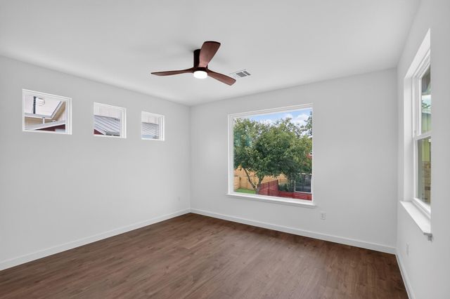 4200 Valley View RD B, Austin, TX 78704