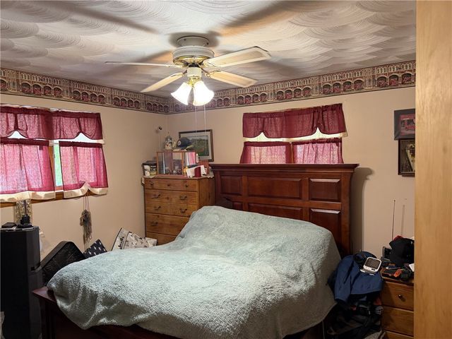 1711 Ridgewood Dr, N Franklin Twp, PA 15301