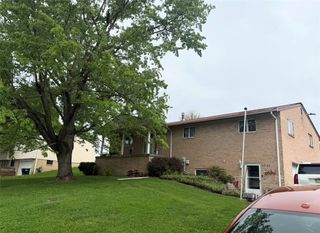 1711 Ridgewood Dr, N Franklin Twp, PA 15301