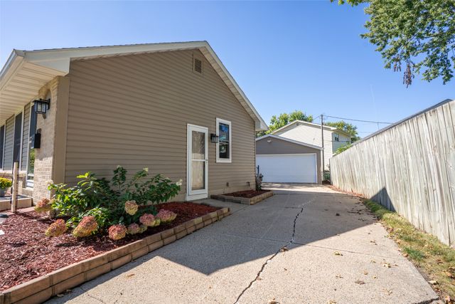 1206 3rd Avenue SE, Altoona, IA 50009