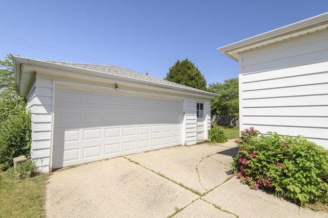1520 Menomonee AVENUE, South Milwaukee, WI 53172
