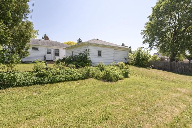 1520 Menomonee AVENUE, South Milwaukee, WI 53172