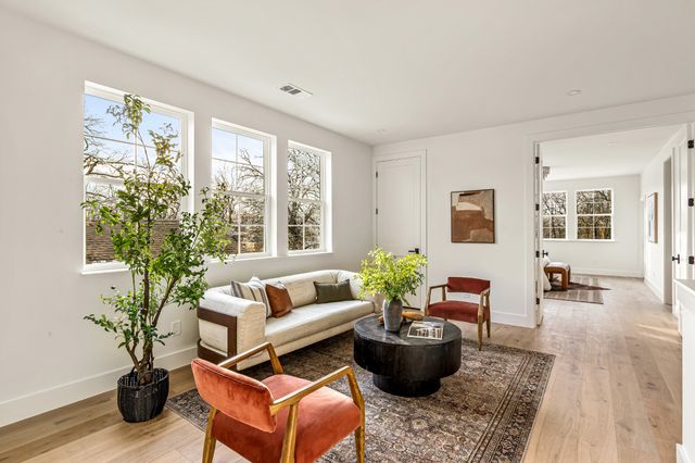 3819 Cross Creek Rd, Nashville, TN 37215