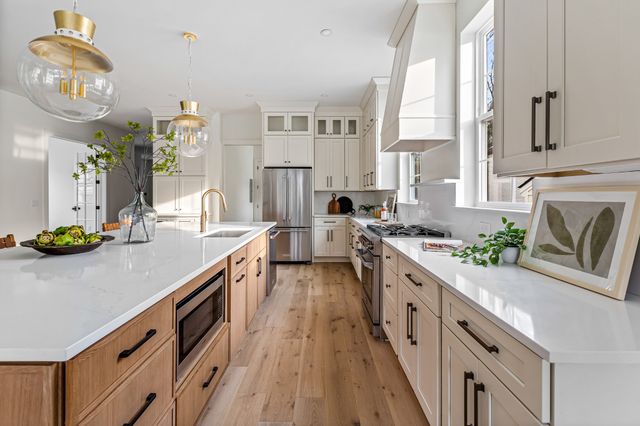 3819 Cross Creek Rd, Nashville, TN 37215