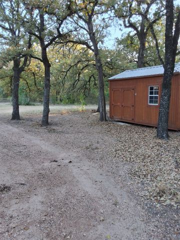 5765 Tokio Road, West, TX 76691
