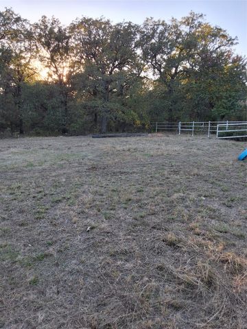 5765 Tokio Road, West, TX 76691