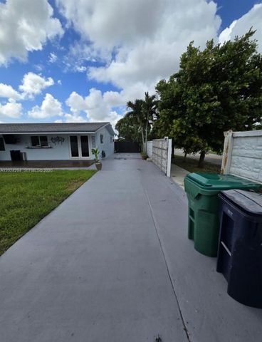 9591 SW 52nd Ter, Miami, FL 33165