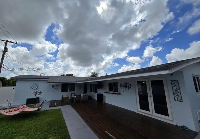 9591 SW 52nd Ter, Miami, FL 33165