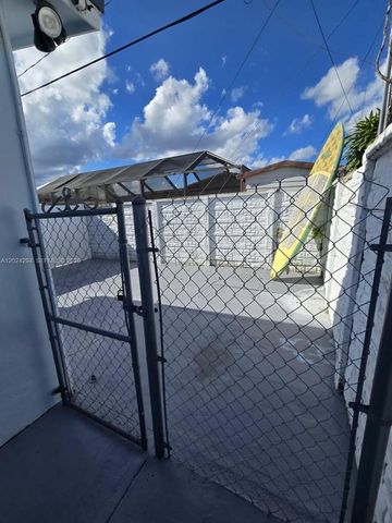9591 SW 52nd Ter, Miami, FL 33165