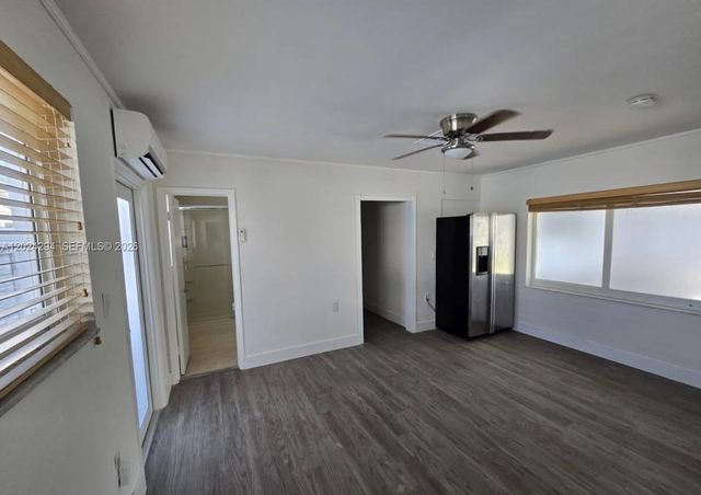 9591 SW 52nd Ter, Miami, FL 33165