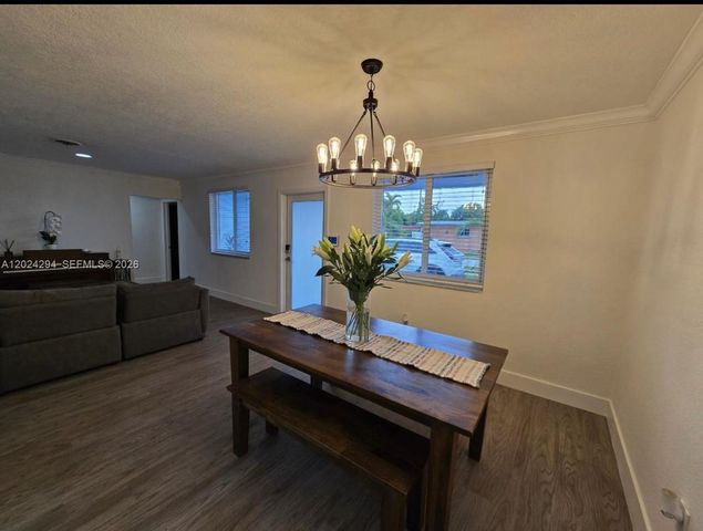 9591 SW 52nd Ter, Miami, FL 33165