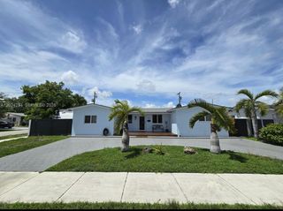 9591 SW 52nd Ter, Miami, FL 33165
