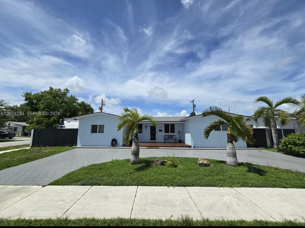 9591 SW 52nd Ter, Miami, FL 33165