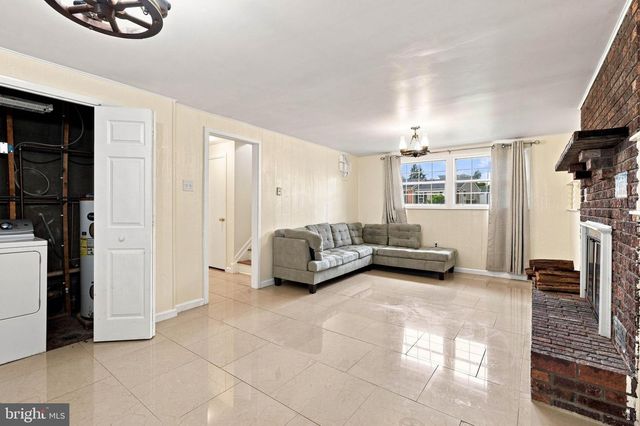 111 TANGLEWOOD LN, Lancaster, PA 17601