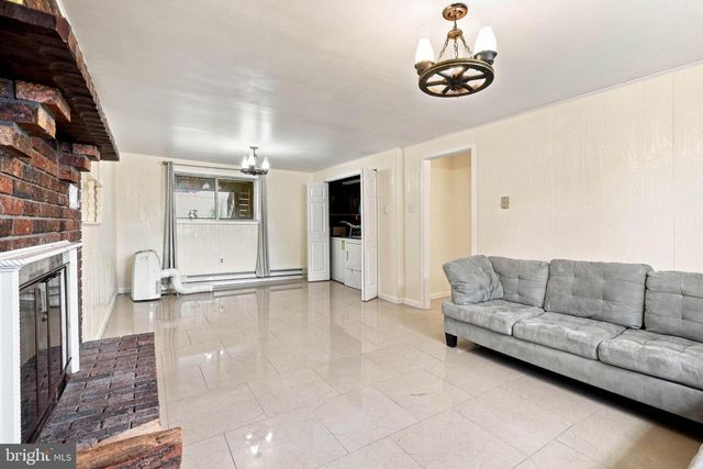 111 TANGLEWOOD LN, Lancaster, PA 17601