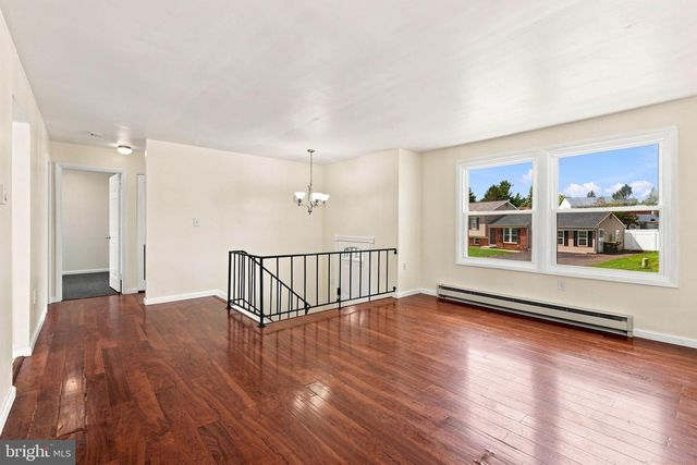111 TANGLEWOOD LN, Lancaster, PA 17601
