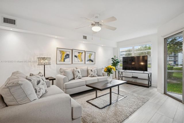 12600 SW 5th Ct 104L, Pembroke Pines, FL 33027