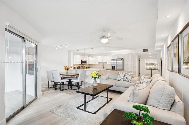 12600 SW 5th Ct 104L, Pembroke Pines, FL 33027