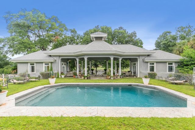 109 Royal Highlands Ln., Dothan, AL 36305