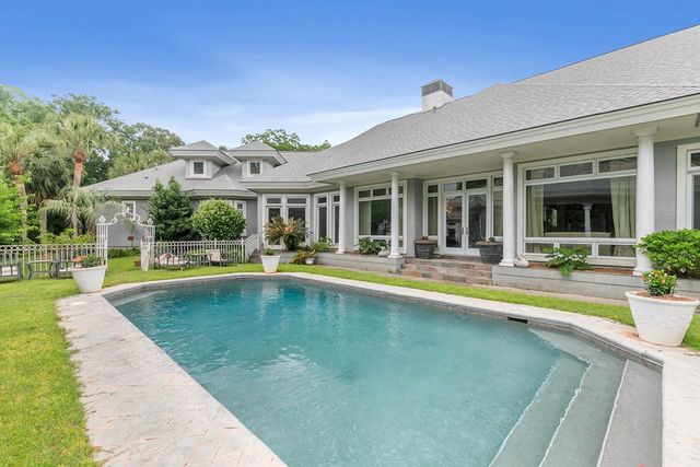 109 Royal Highlands Ln., Dothan, AL 36305