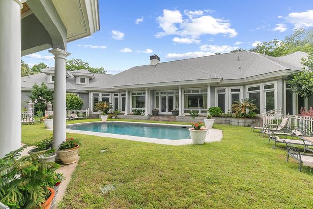 109 Royal Highlands Ln., Dothan, AL 36305