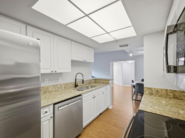 900 CRESTWOOD Court S 920, Royal Palm Beach, FL 33411