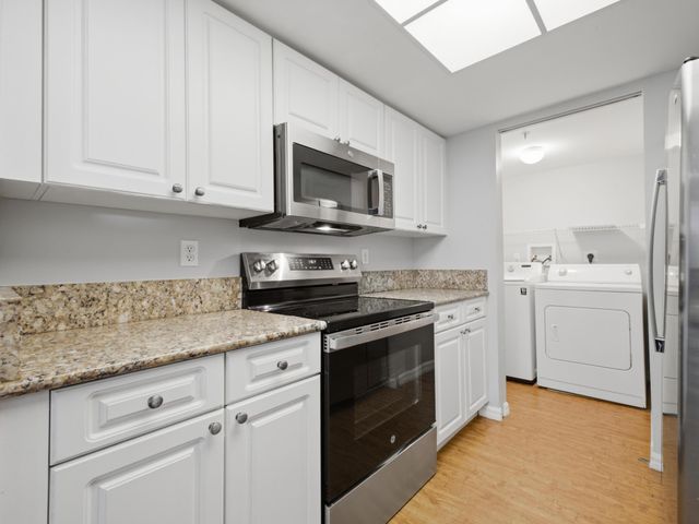900 CRESTWOOD Court S 920, Royal Palm Beach, FL 33411