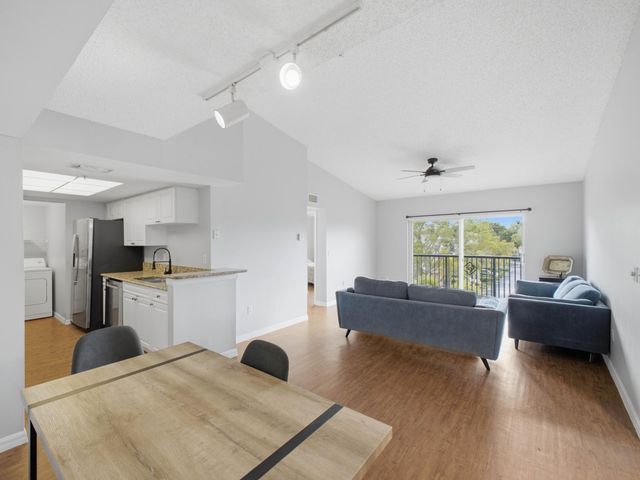 900 CRESTWOOD Court S 920, Royal Palm Beach, FL 33411