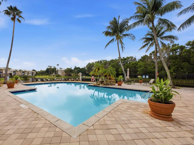 900 CRESTWOOD Court S 920, Royal Palm Beach, FL 33411