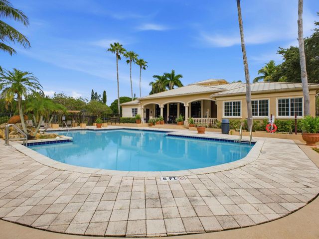 900 CRESTWOOD Court S 920, Royal Palm Beach, FL 33411