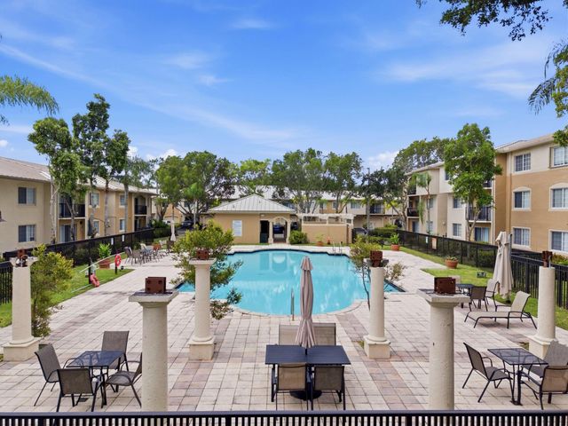 900 CRESTWOOD Court S 920, Royal Palm Beach, FL 33411
