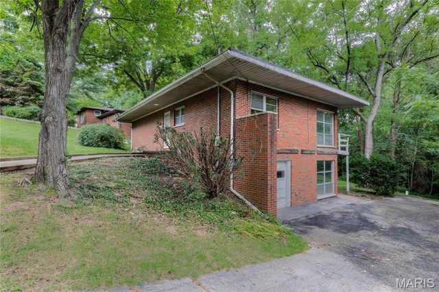 828 Willoway Avenue, East Alton, IL 62024