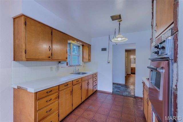 828 Willoway Avenue, East Alton, IL 62024