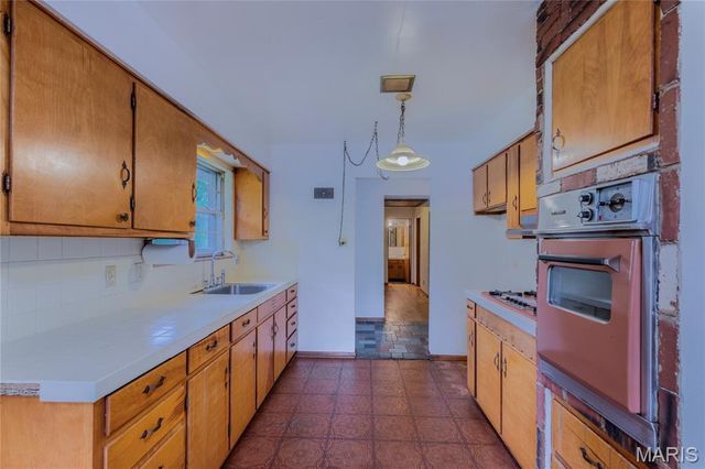 828 Willoway Avenue, East Alton, IL 62024