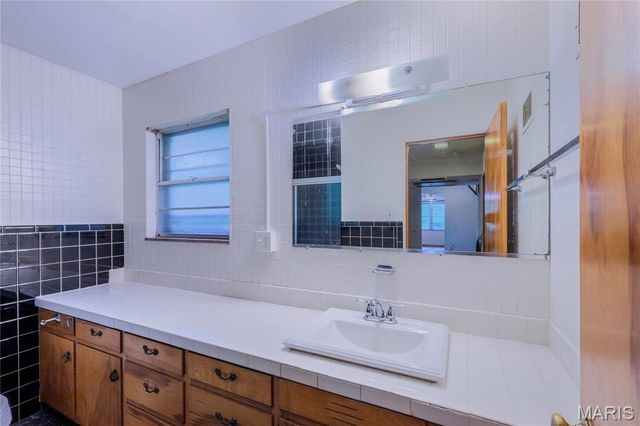 828 Willoway Avenue, East Alton, IL 62024