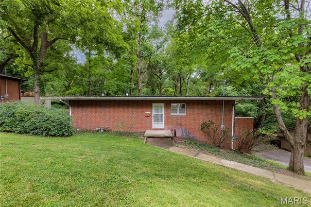 828 Willoway Avenue, East Alton, IL 62024